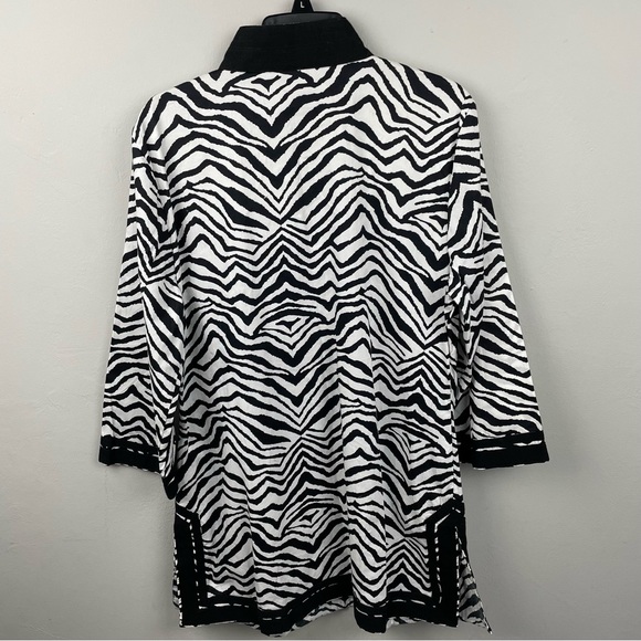 Dana Buchman Signature Zebra Print Tunic Blouse with Stone Details Size Large L - Picture 8 of 9